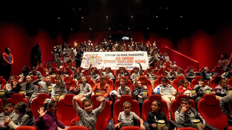 Başkan Haluk Bozdoğan, Çocuklarla Atatürk Filmi İzledi