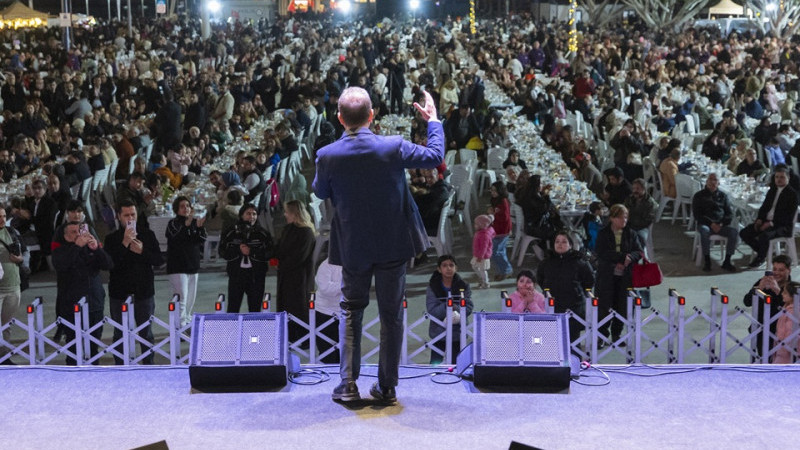 Vahap ve Meral Seçer Mersinliler'le İftar Açtı 