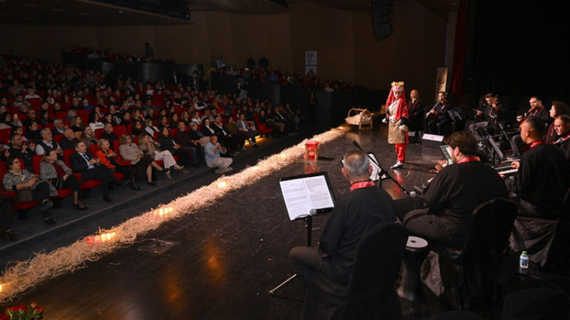 KADINLARIN SESİ EZGİLER VE DANSLARLA YÜKSELDİ