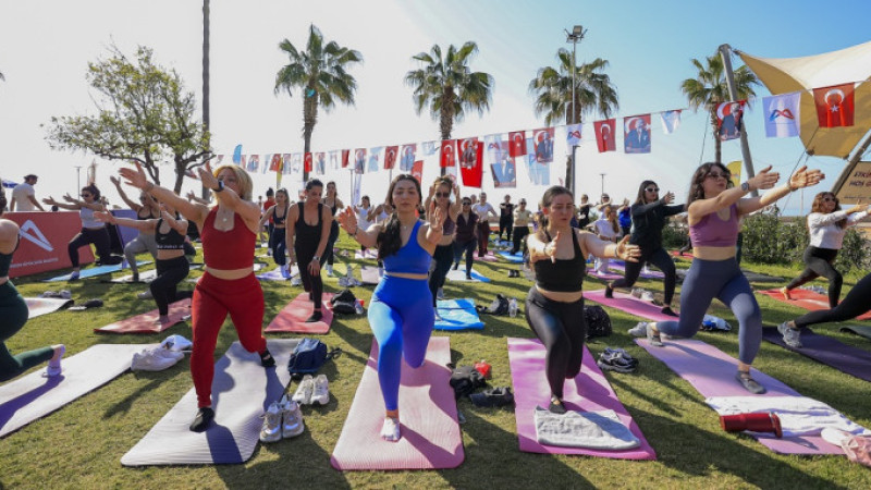 SPOR KENTİ MERSİN’DE BAHAR ENERJİSİ SAHİLE TAŞTI